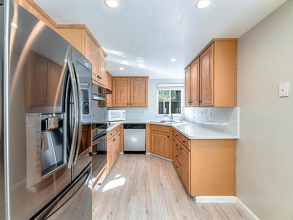 2nd image of 127 Brenton Ct #B