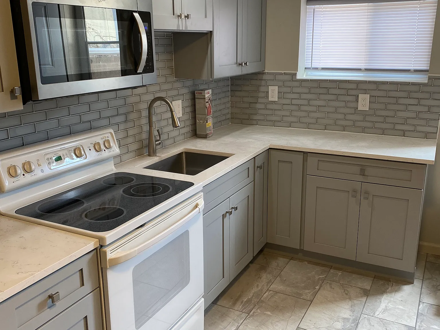 2 bed, 1000 sqft, $1,600 — Photo 1