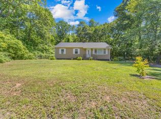 191 Raymond Hill Rd, Uncasville, CT 06382