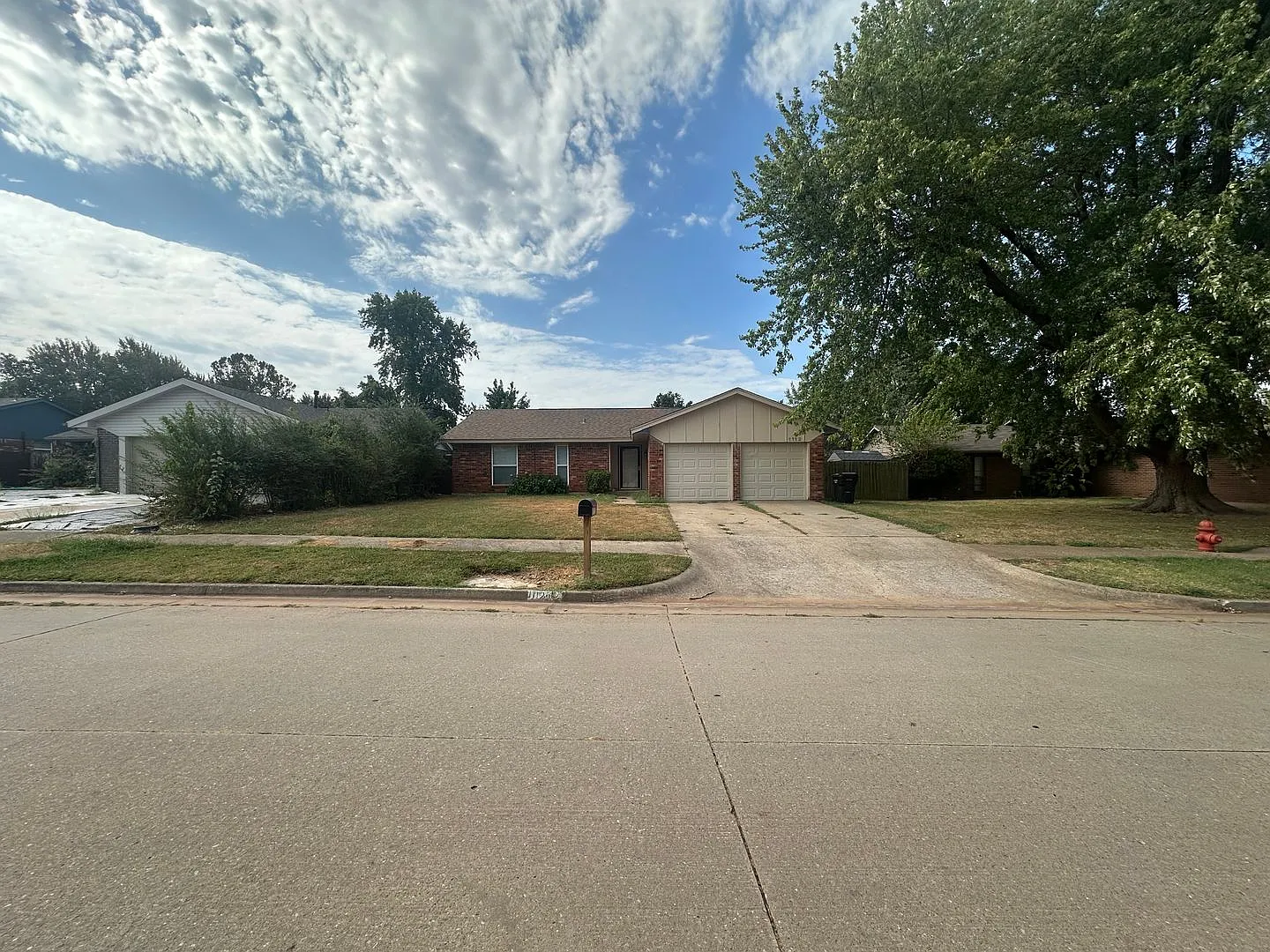 3 Bed, 2 Bath Brick Home w/2 Car Garage — Photo 1