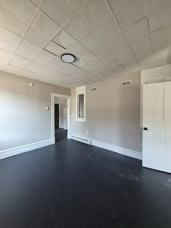 2 bed, 1.0 bath, 1000 sqft, $850 — Photo 1