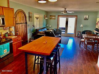 4th image of 880 S SAGUARO Drive