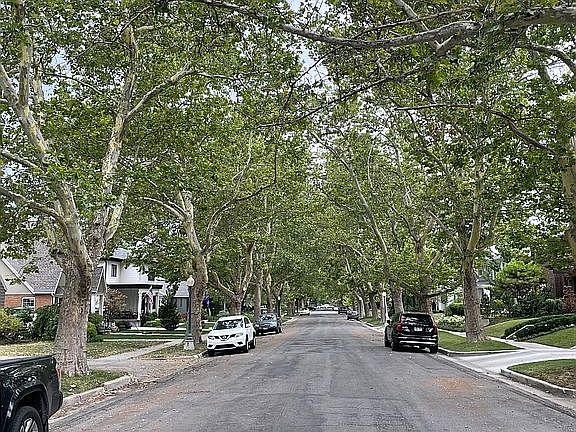 3rd image of 1881 E Hubbard Ave