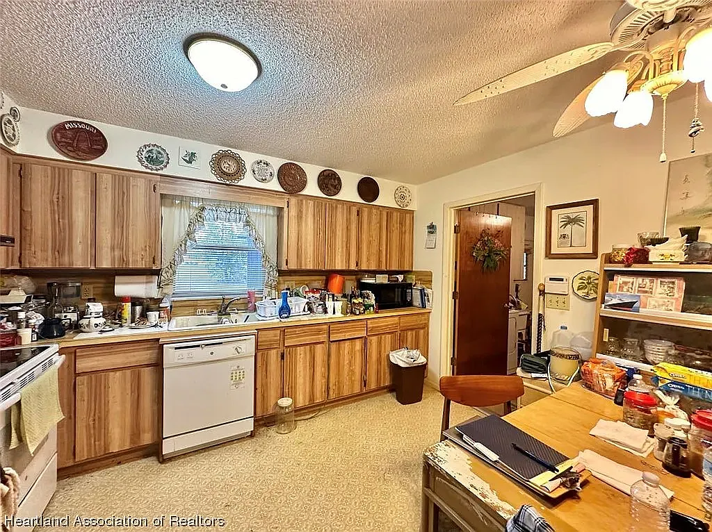 2 bed, 1040 sqft, $950 — Photo 2