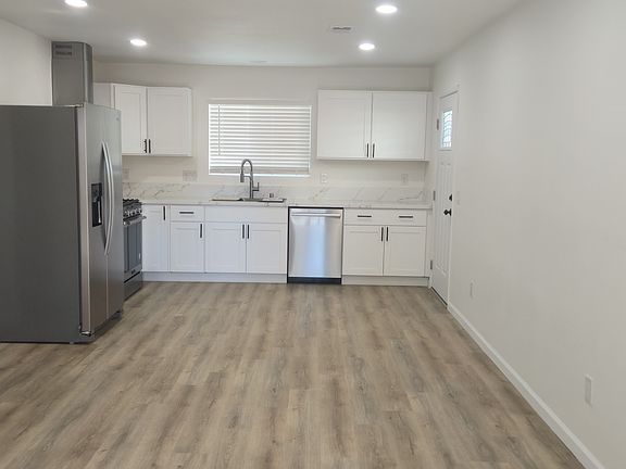 3rd image of 8952 Westbrook Ct
