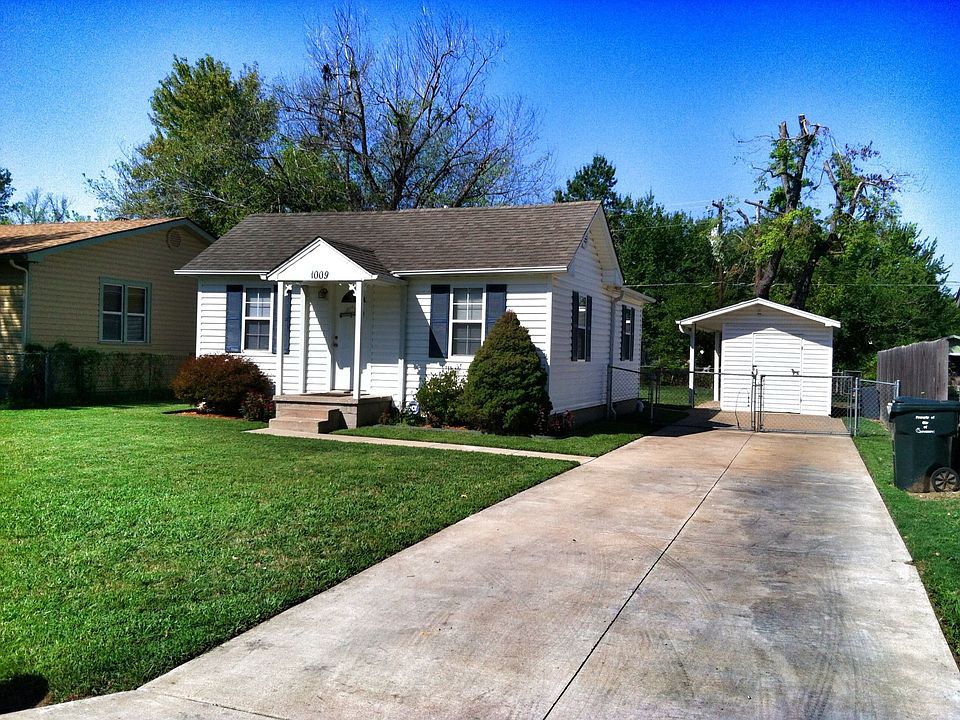 Drive Way & Garage View