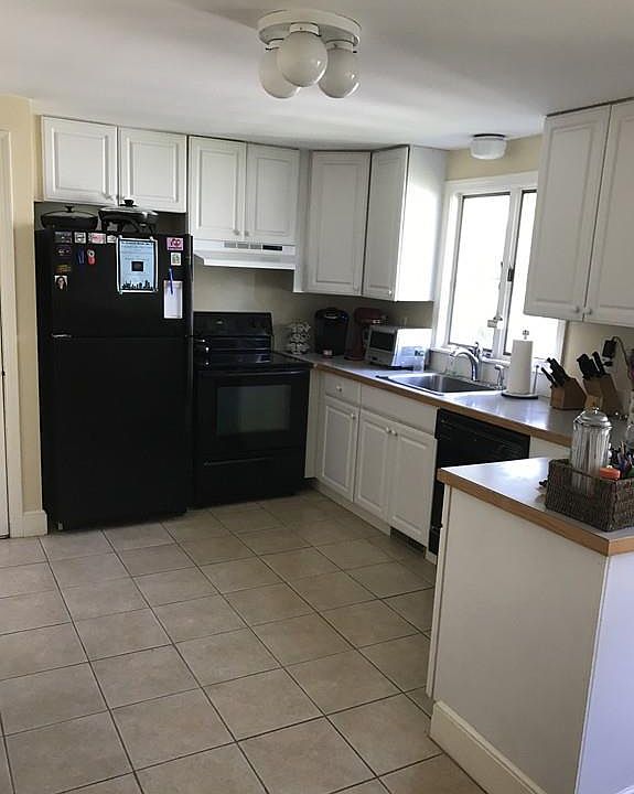 2nd image of 60 Beach St