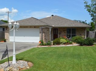 705 Llano St, Port Neches, TX 77651