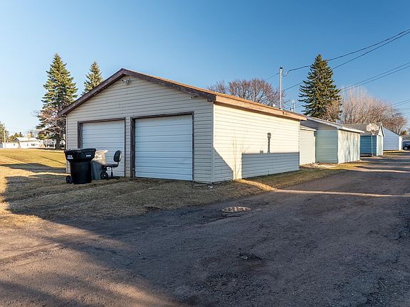 4th image of 409 Clough Ave