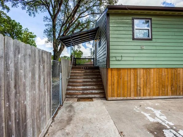 1200 W Phillips St, Alvin, TX 77511