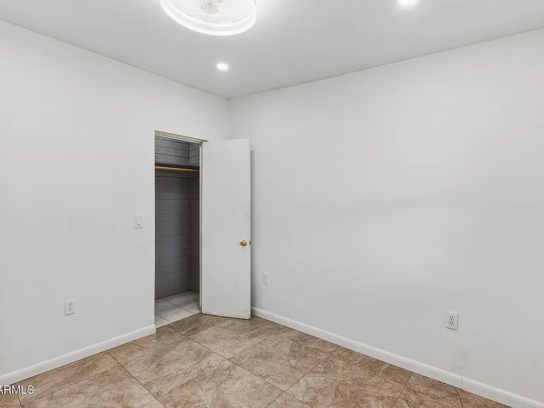 1620 W Roeser Rd — Photo 22