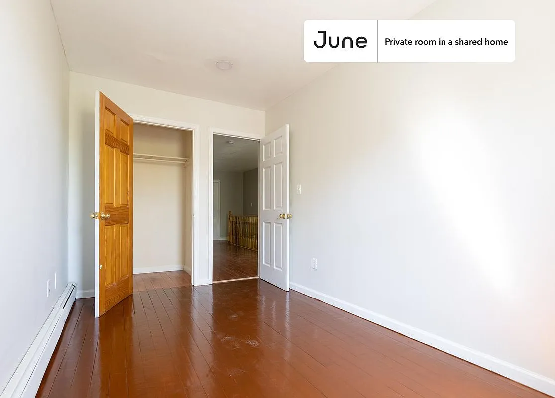Full bedroom in 4 bed/3 bath home in Fort Greene #1078 C — Photo 2