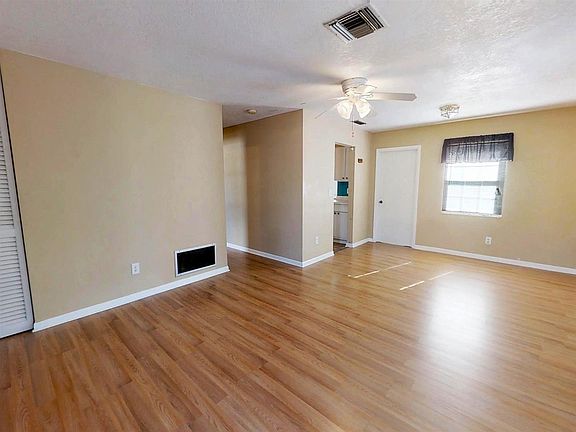 3rd image of 1091 Deltona Blvd