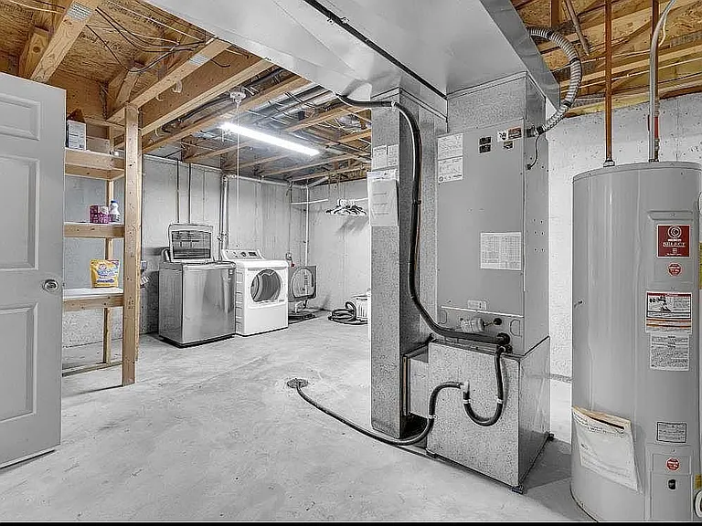 401 Heritage Commons Cir — Photo 28