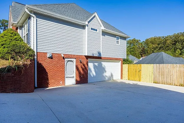 4 bed, 2075 sqft, $2,495 — Photo 3