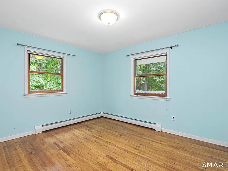 122 Deforest Rd — Photo 24