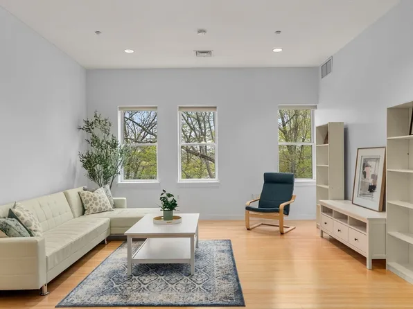 99 Chestnut Hill Ave APT 310, Brighton, MA 02135