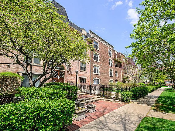 2nd image of 842 Forest Ave #842
