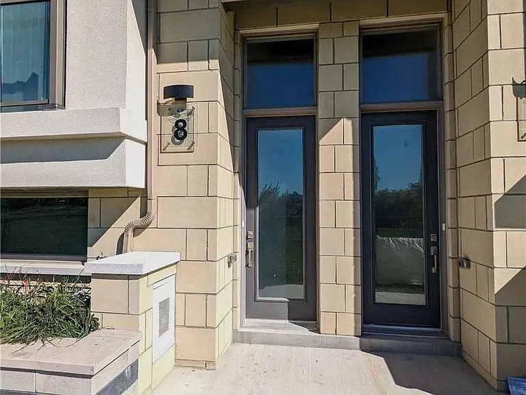 8 McClarys Way — Photo 1