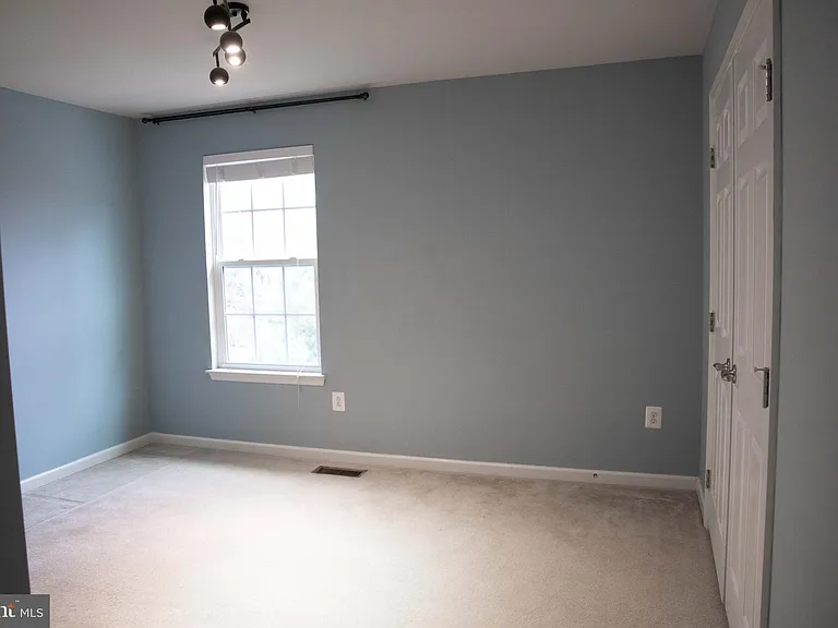18136 Prestwick Ter — Photo 44