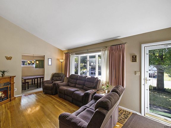 3rd image of 49 Red Fox Dr