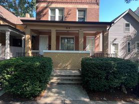829 Hamlin St