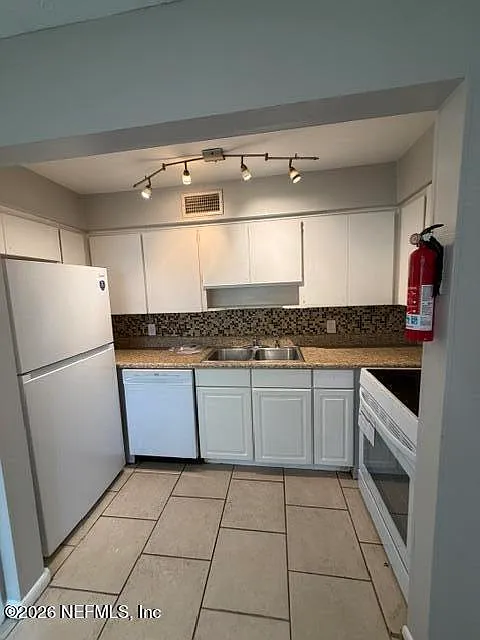 Building Photo - 3044 Walton St #4