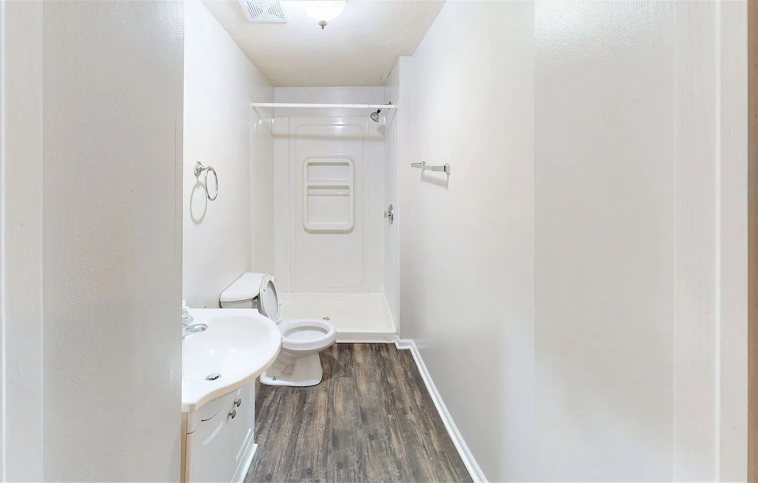 6 bed, 3.0 bath, $5,295 — Photo 2