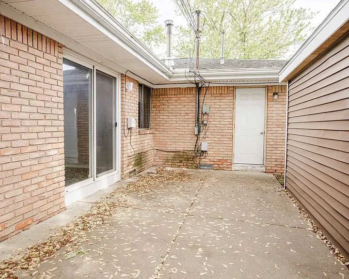 5750 Winona Dr — Photo 3