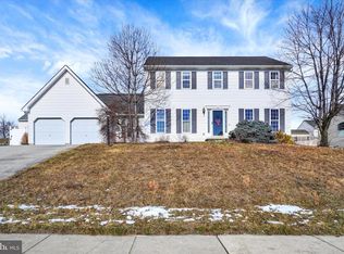16 Rockdale Dr, Seven Valleys, PA 17360