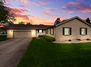 610 Kensington Dr, McHenry, IL 60050
