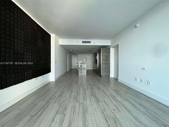 5th image of 460 NE 28th St APT 1402
