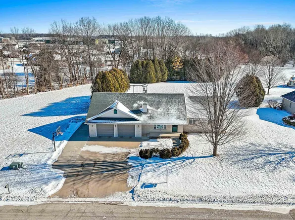 910 Pelican Dr, Pulaski, WI 54162