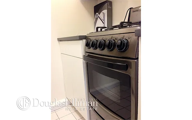 Rented by Douglas Elliman | media 14