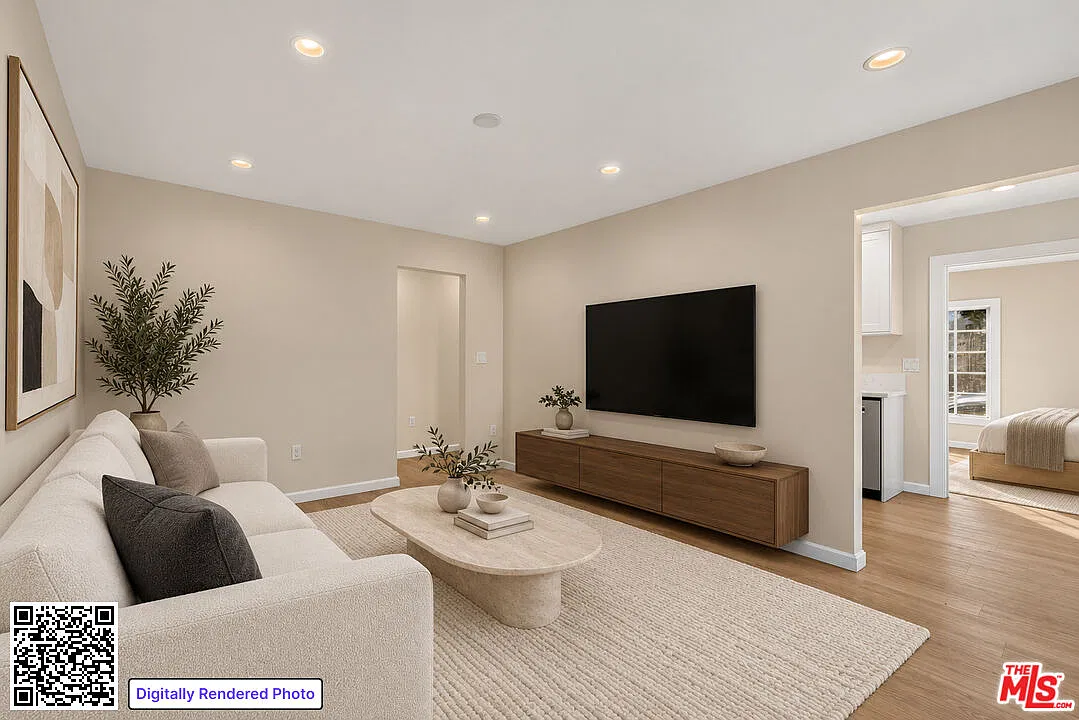 3 bed, 1.0 bath, 850 sqft, $3,350 — Photo 1