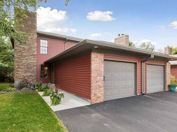 401 Hunter Hill Rd, Hudson, WI 54016