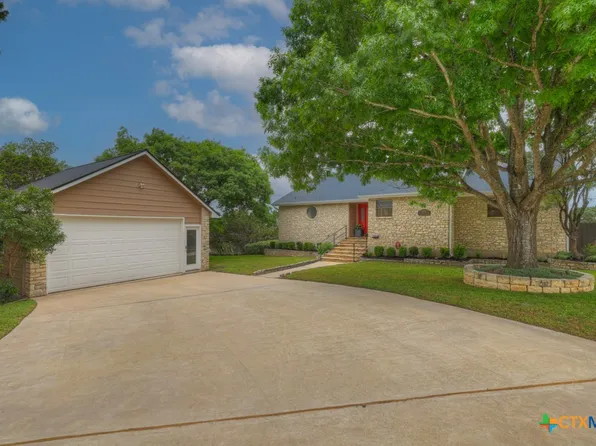 605 High Oaks Rd, Canyon Lake, TX 78133