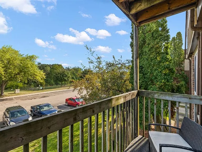 Residences at Grand Blanc Apartments - Grand Blanc, MI — Photo 11