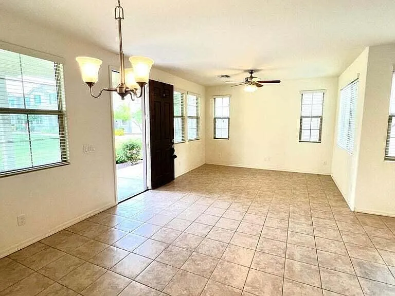 3836 E Stiles Ln — Photo 6