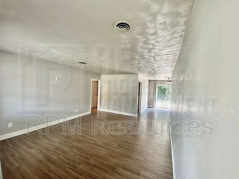 3024 SW 66th St — Photo 4