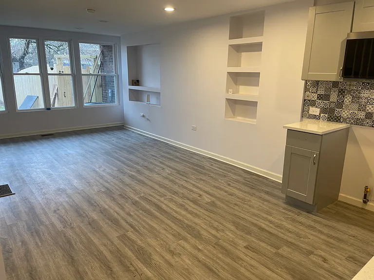 67 E 37th Pl — Photo 16