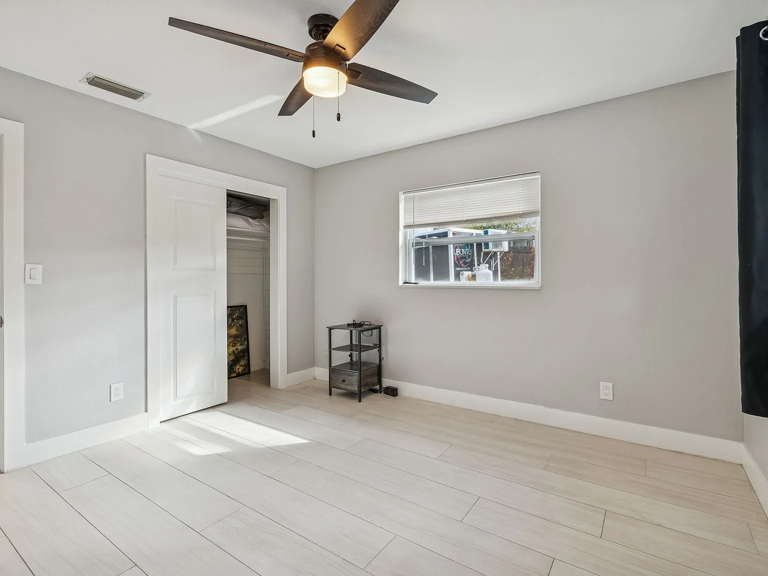 3 bed, 2274 sqft, $3,975 — Photo 4