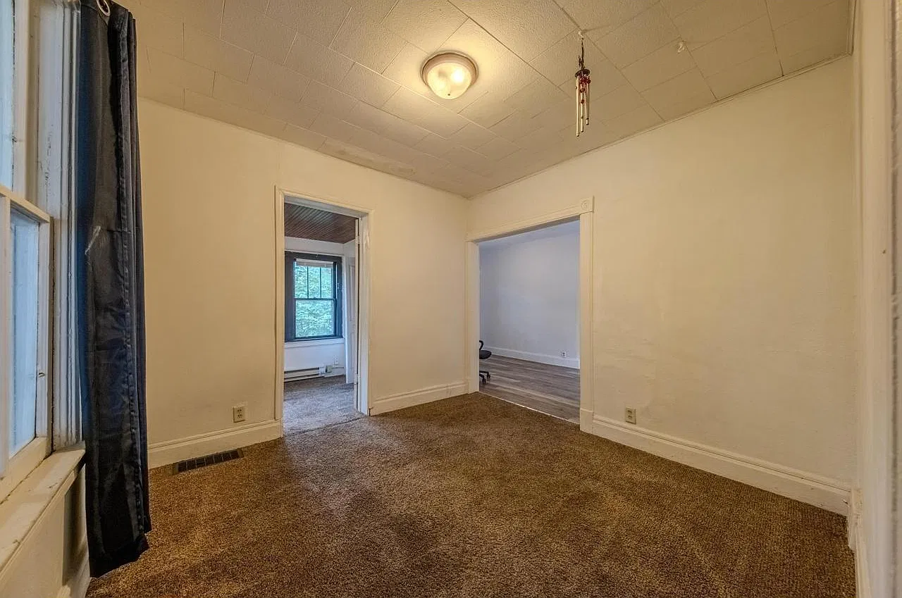 88 Magnolia Ave W — Photo 2
