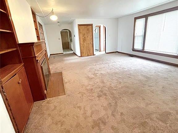 2nd image of 1911 Foster Dr