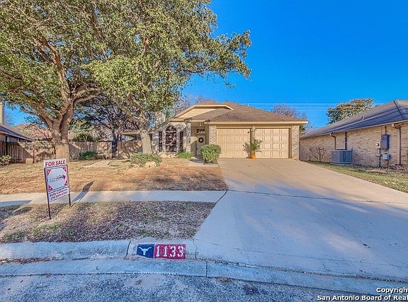 2nd image of 1133 Mossy Ln