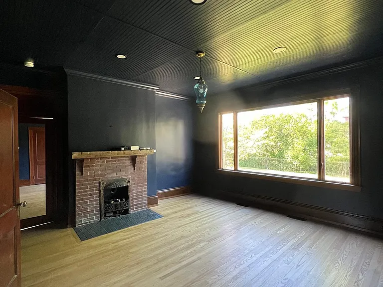 400 N Sherman St — Photo 12