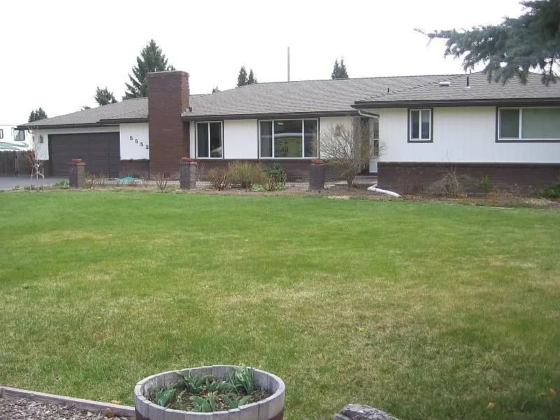 5552 Sylvia Ave photo 1