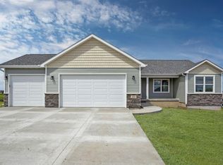220 Willow Oak Dr, Hudson, IA 50643