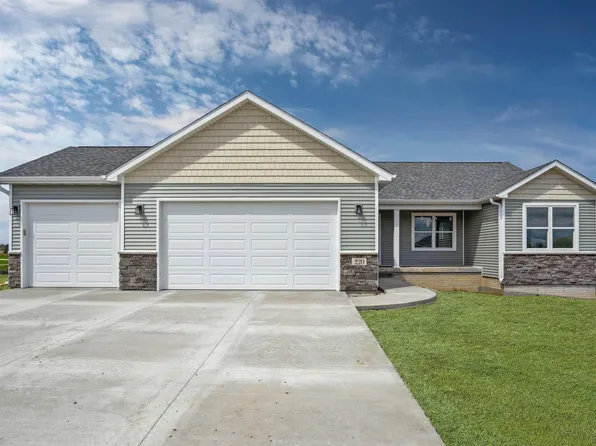 220 Willow Oak Dr, Hudson, IA 50643