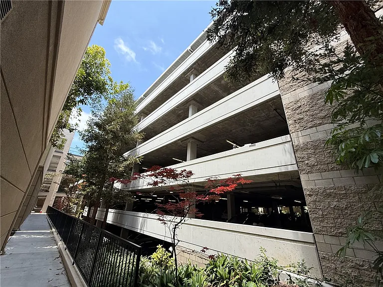 2250 Watermarke Pl — Photo 4